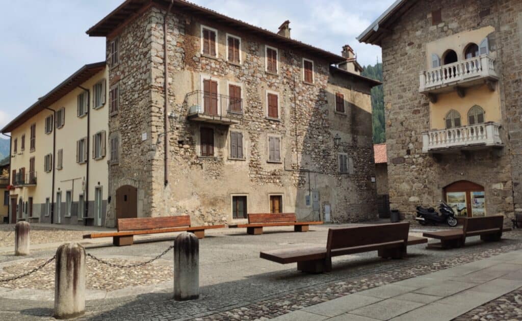 Fino del Monte: cosa vedere e fare tra chiese, parchi e sentieri castello fino del monte