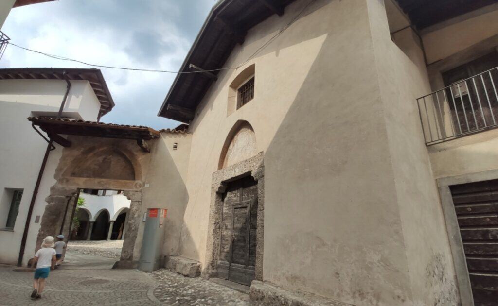 Fino del Monte: cosa vedere e fare tra chiese, parchi e sentieri chiesa san salvatore fino del monte