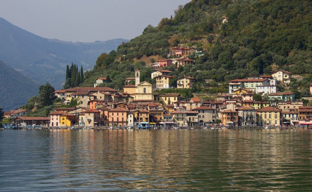 lago iseo con bambini monte isola