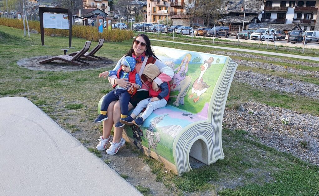 panchine colorate parco lettura morgex